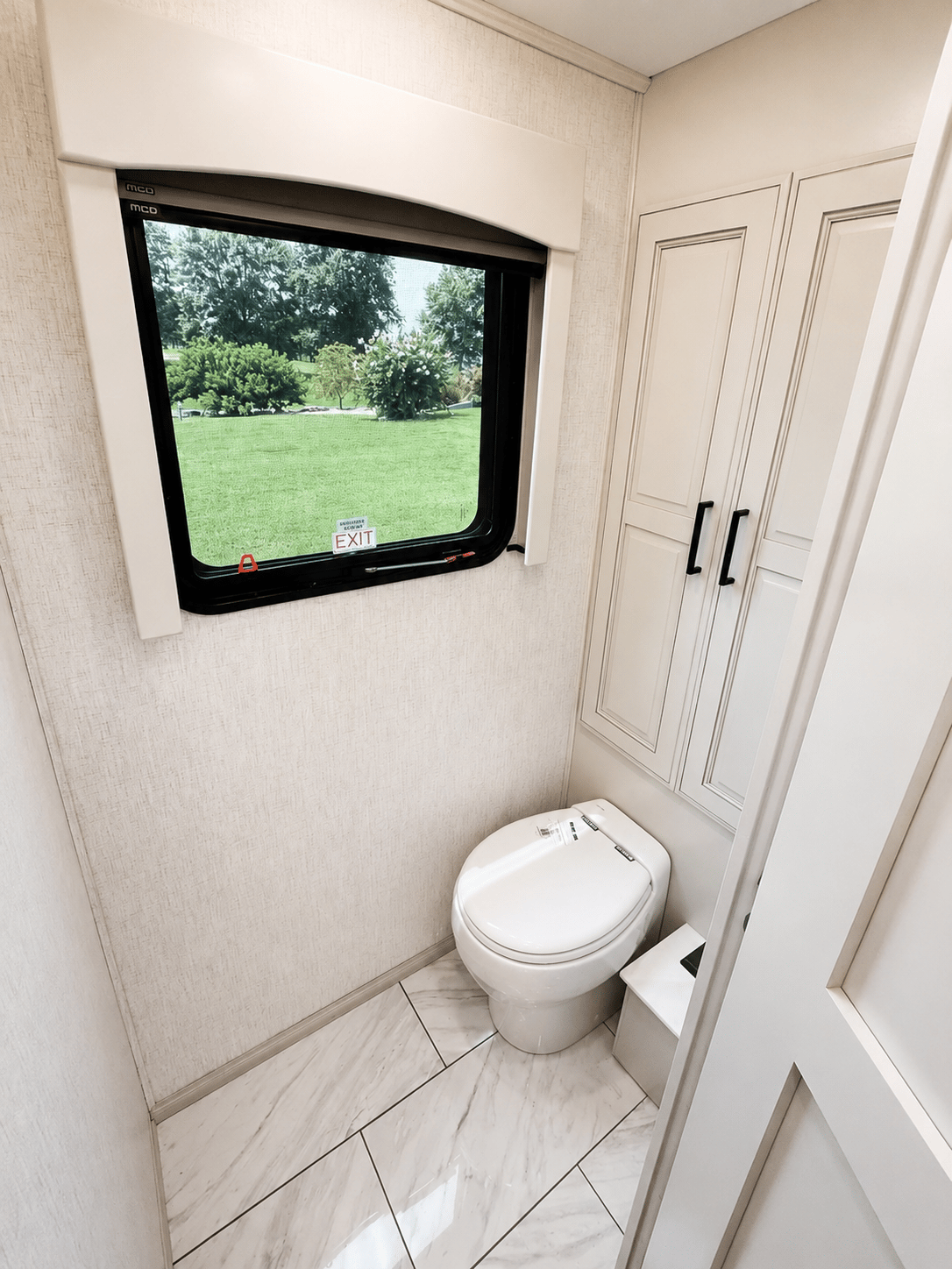 2027 Fleetwood  2027 Fleetwood  Discovery LXE - thumbnail 43