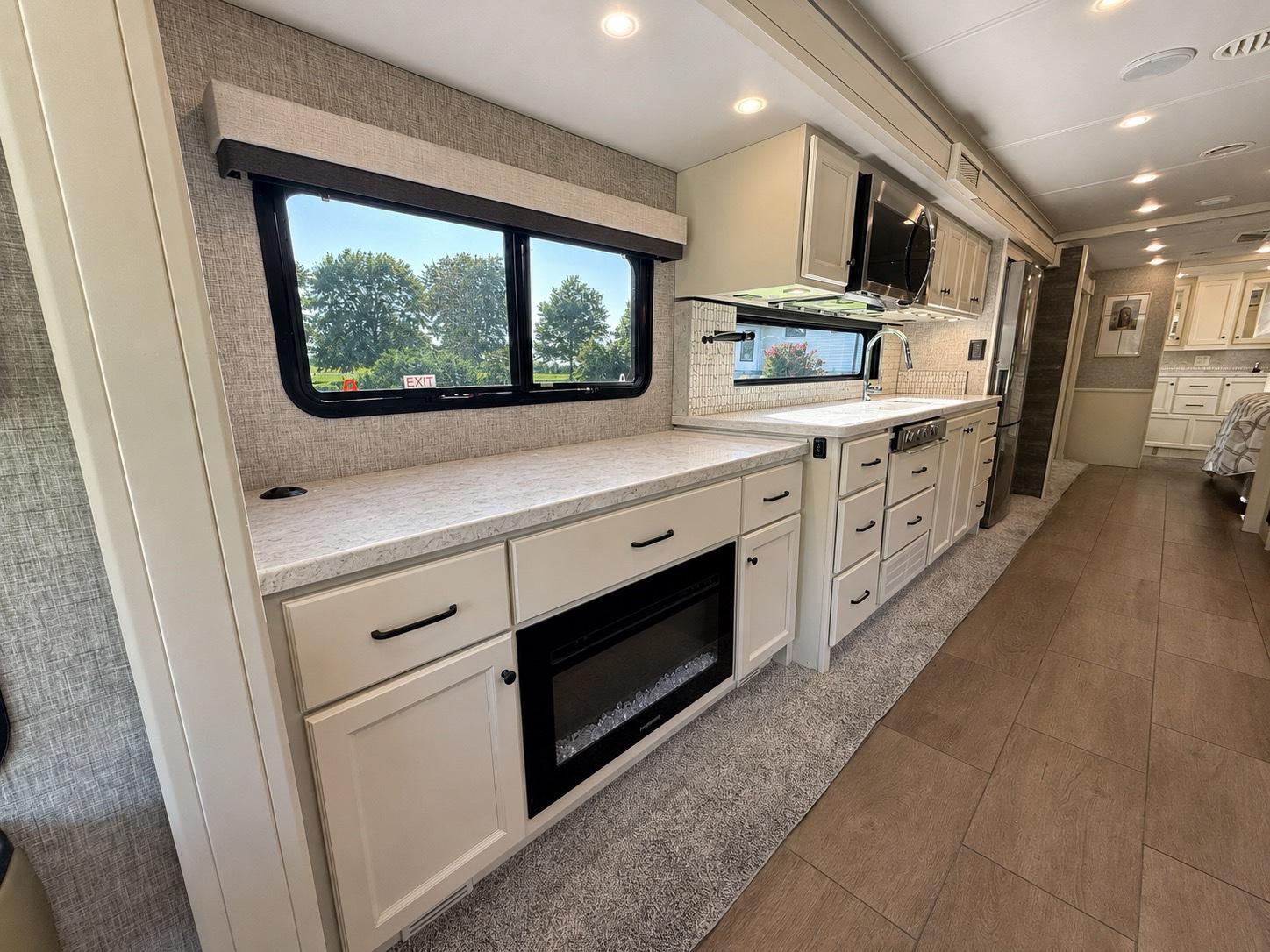 2025 Tiffin Motorhomes 2025 Tiffin Motorhomes Byway - thumbnail 9