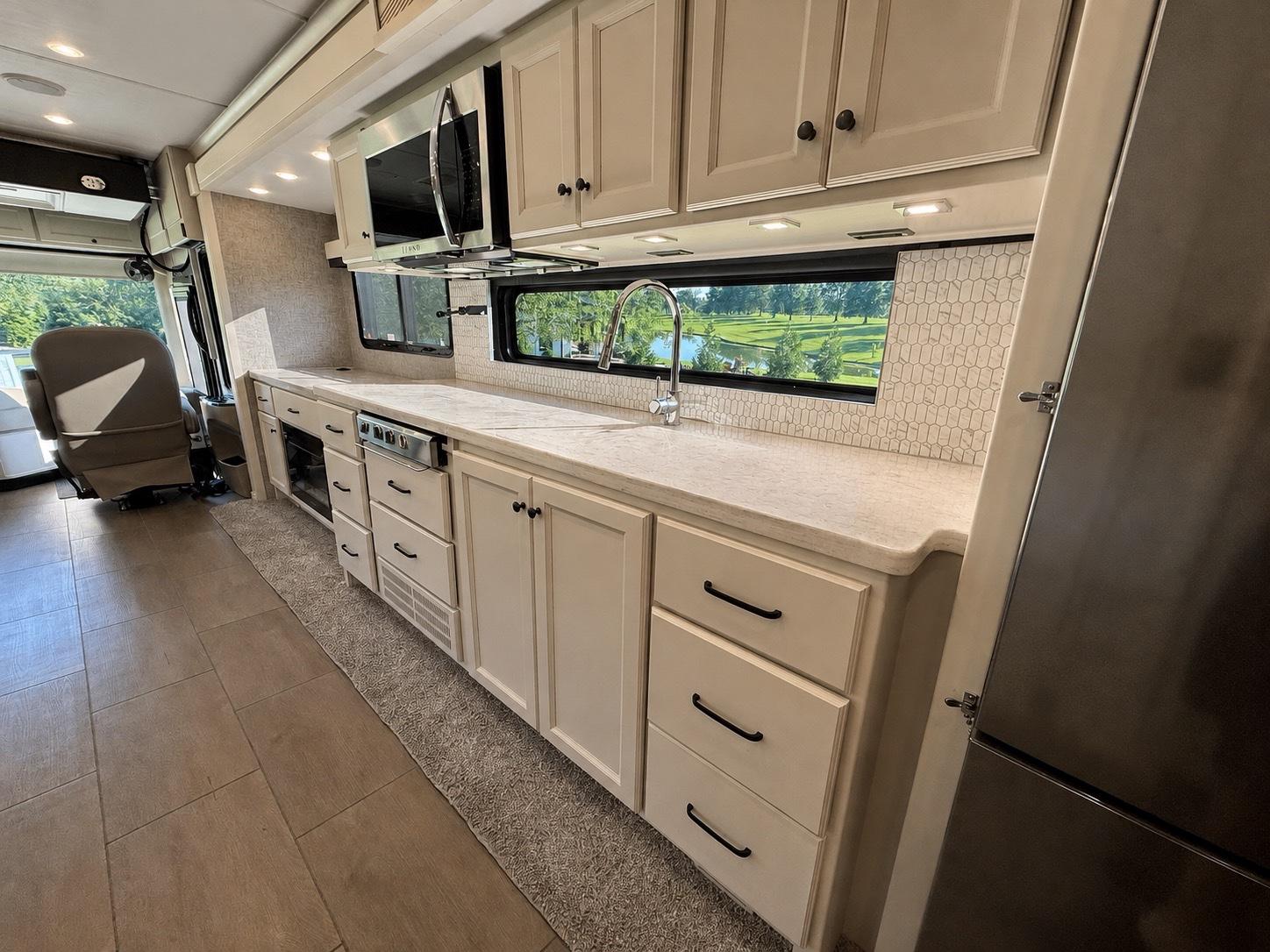 2025 Tiffin Motorhomes 2025 Tiffin Motorhomes Byway - thumbnail 11