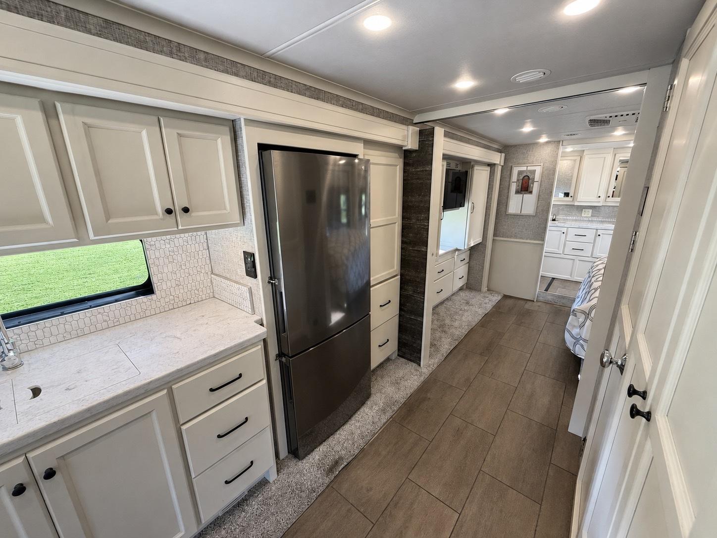 2025 Tiffin Motorhomes 2025 Tiffin Motorhomes Byway - thumbnail 12