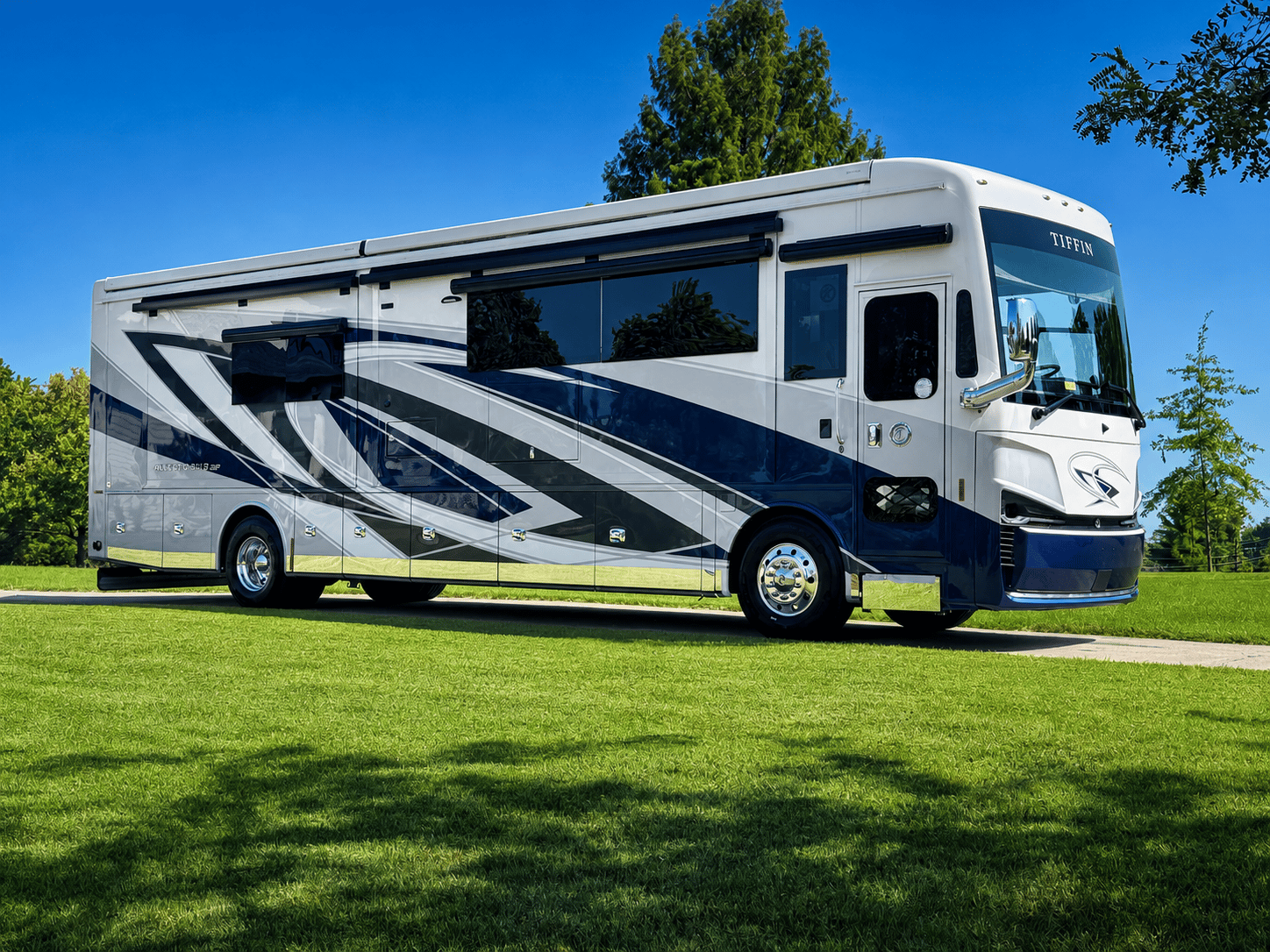 2027 Tiffin Motorhomes  2027 Tiffin Motorhomes  Allegro Bus  - image 1