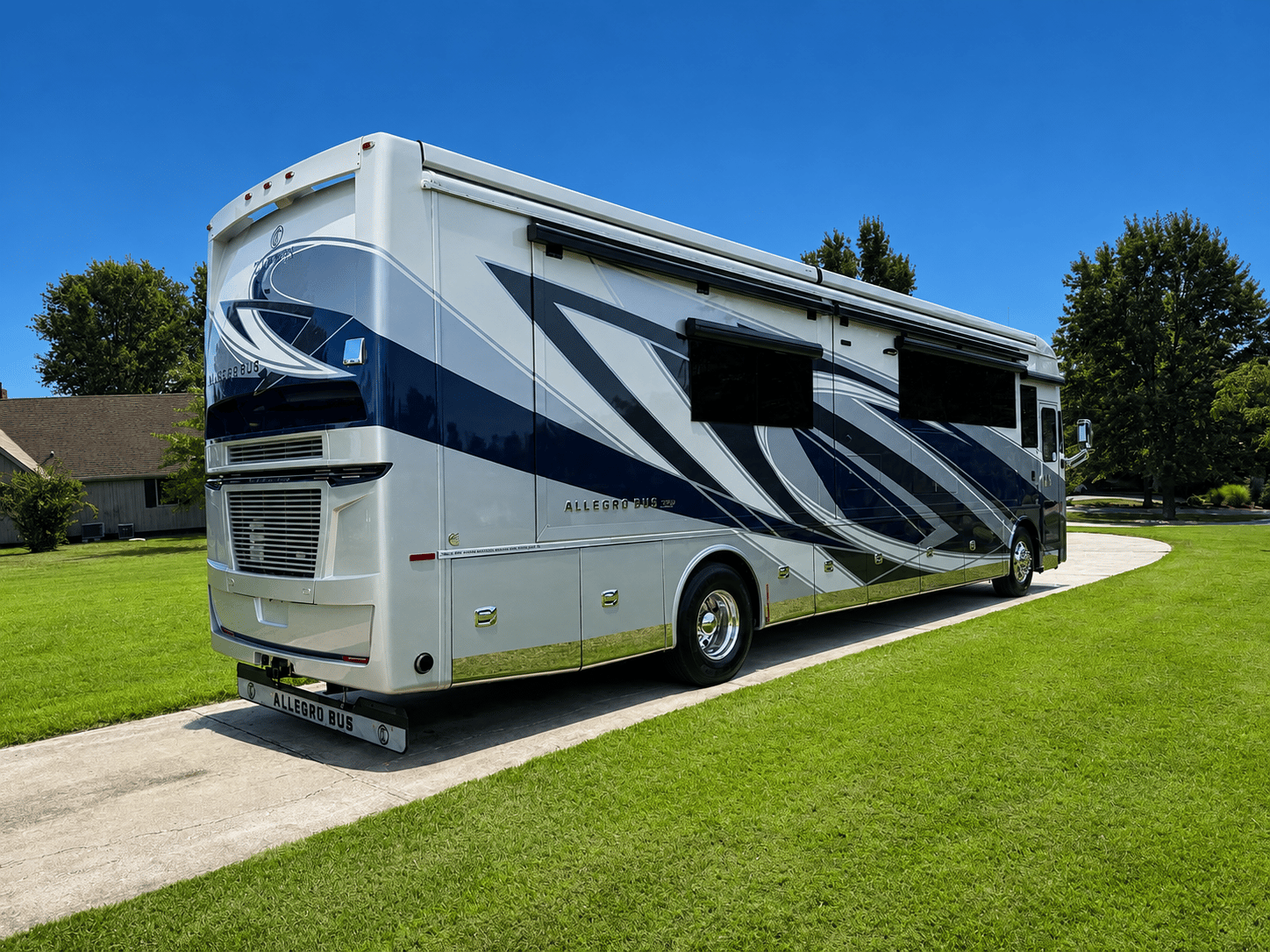 2027 Tiffin Motorhomes  2027 Tiffin Motorhomes  Allegro Bus  - thumbnail 3