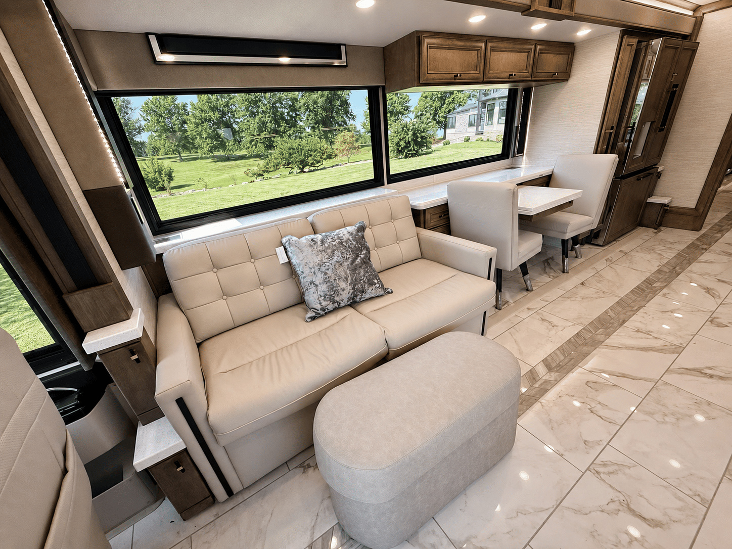 2027 Tiffin Motorhomes  2027 Tiffin Motorhomes  Allegro Bus  - thumbnail 11