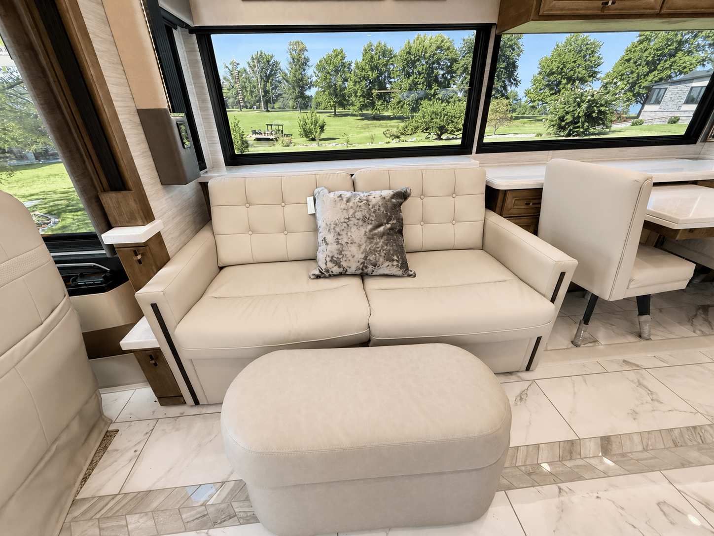 2027 Tiffin Motorhomes  2027 Tiffin Motorhomes  Allegro Bus  - thumbnail 12