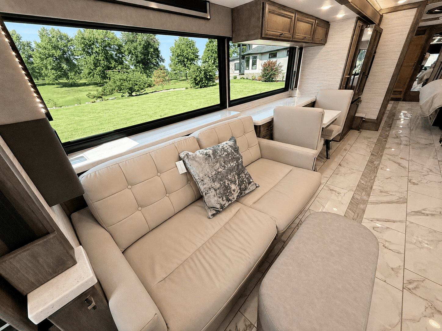 2027 Tiffin Motorhomes  2027 Tiffin Motorhomes  Allegro Bus  - thumbnail 14