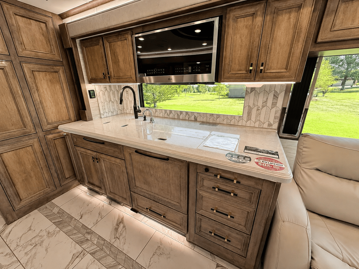 2027 Tiffin Motorhomes  2027 Tiffin Motorhomes  Allegro Bus  - thumbnail 18