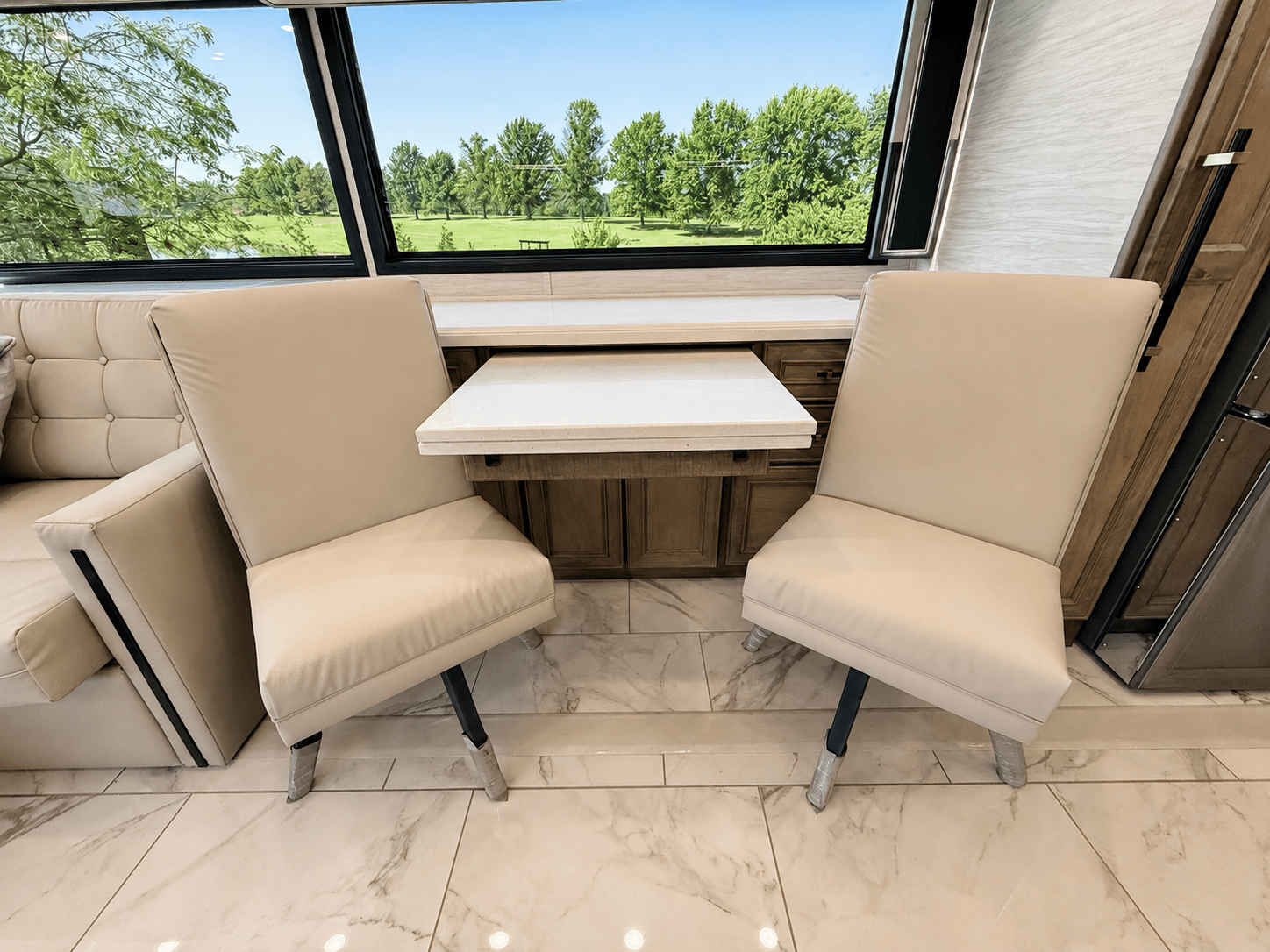 2027 Tiffin Motorhomes  2027 Tiffin Motorhomes  Allegro Bus  - thumbnail 24