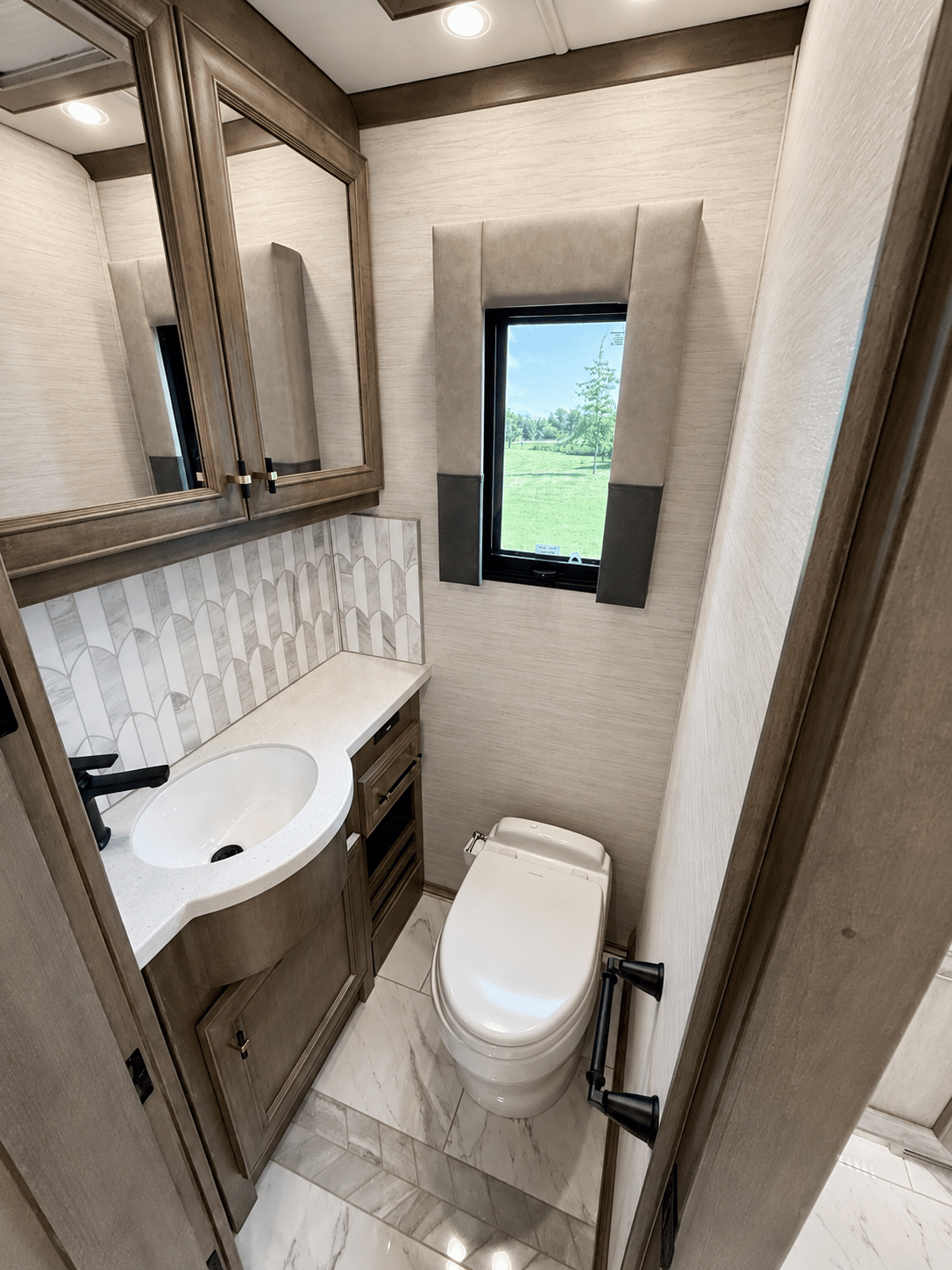 2027 Tiffin Motorhomes  2027 Tiffin Motorhomes  Allegro Bus  - thumbnail 30