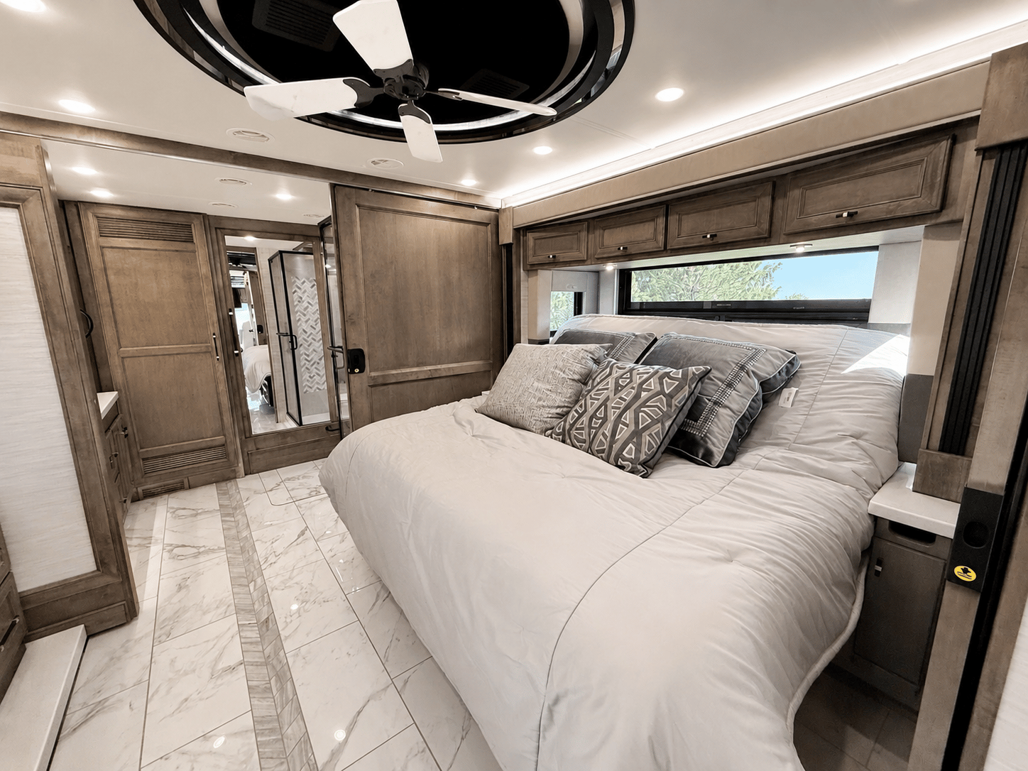 2027 Tiffin Motorhomes  2027 Tiffin Motorhomes  Allegro Bus  - thumbnail 32