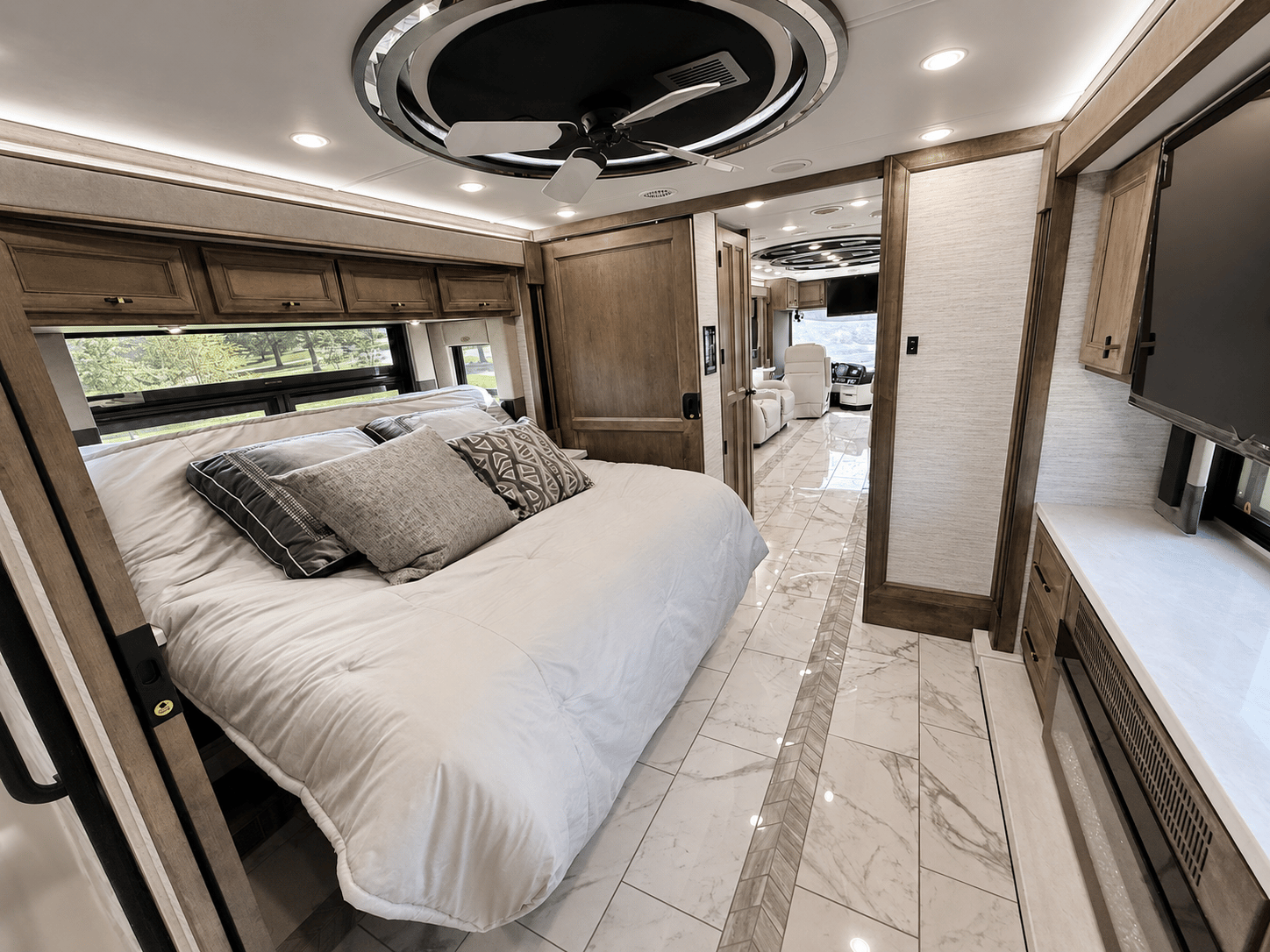 2027 Tiffin Motorhomes  2027 Tiffin Motorhomes  Allegro Bus  - thumbnail 35