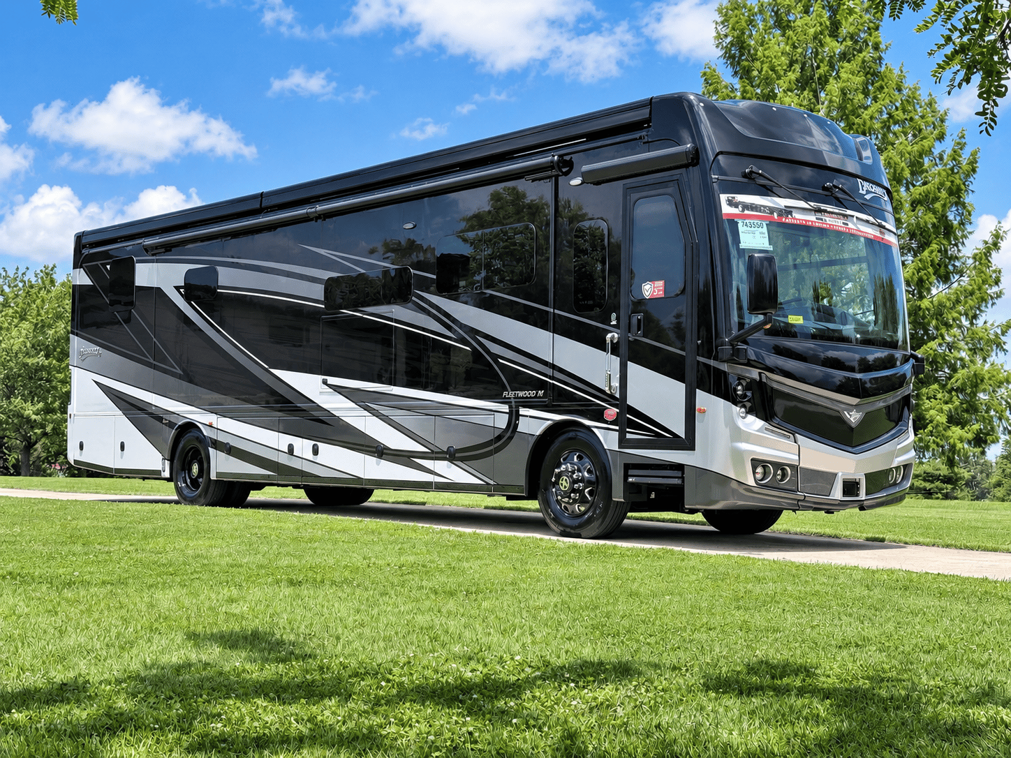 2027 Fleetwood Discovery LXE 40M