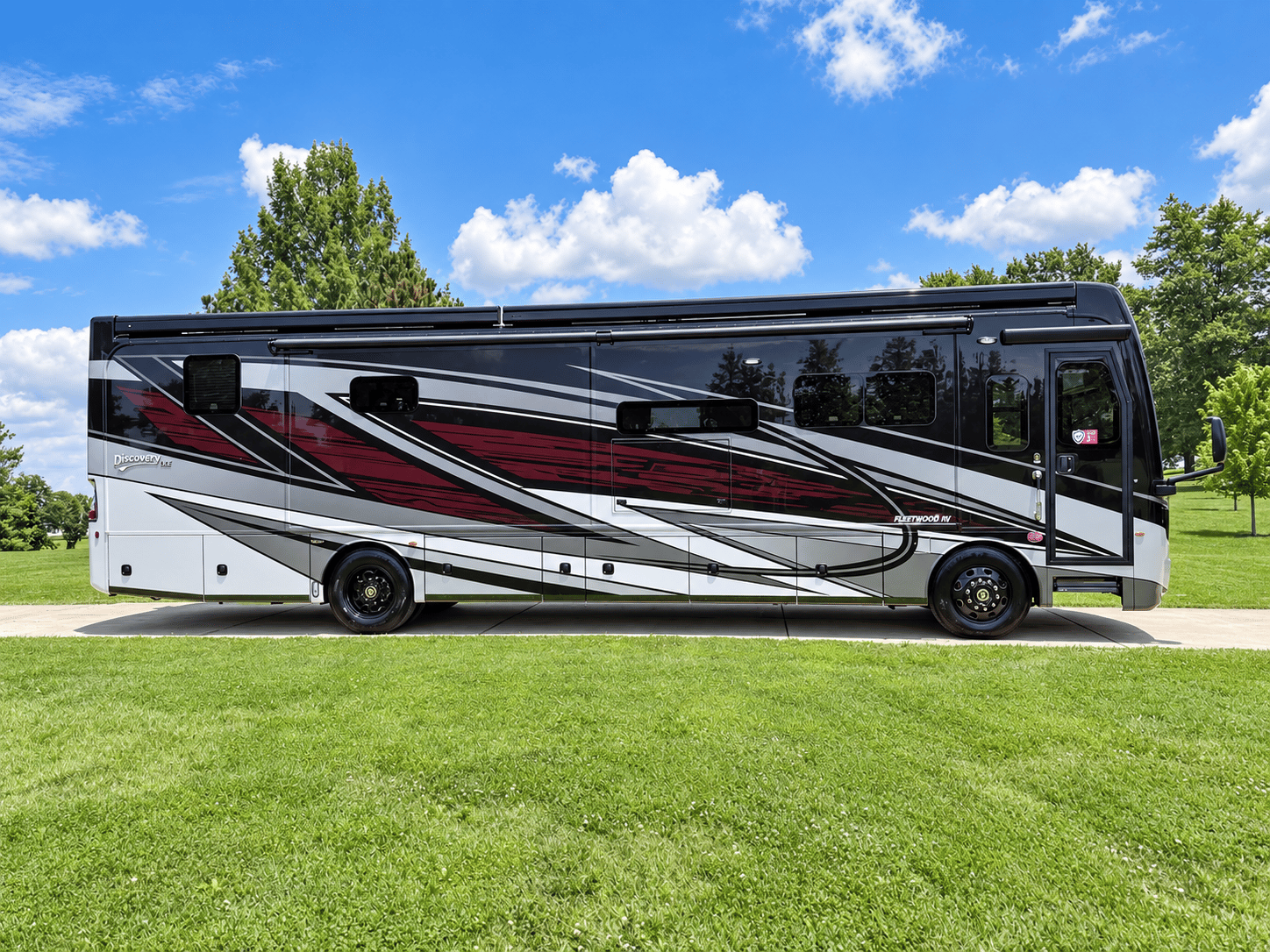 2027 Fleetwood 2027 Fleetwood Discovery LXE - thumbnail 2