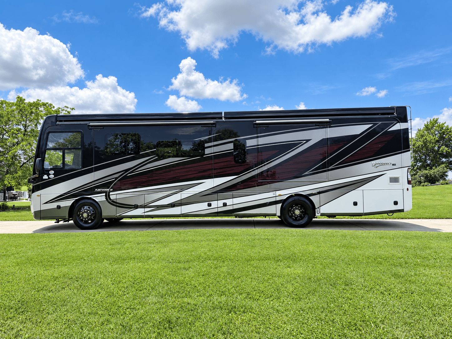 2027 Fleetwood 2027 Fleetwood Discovery LXE - thumbnail 5