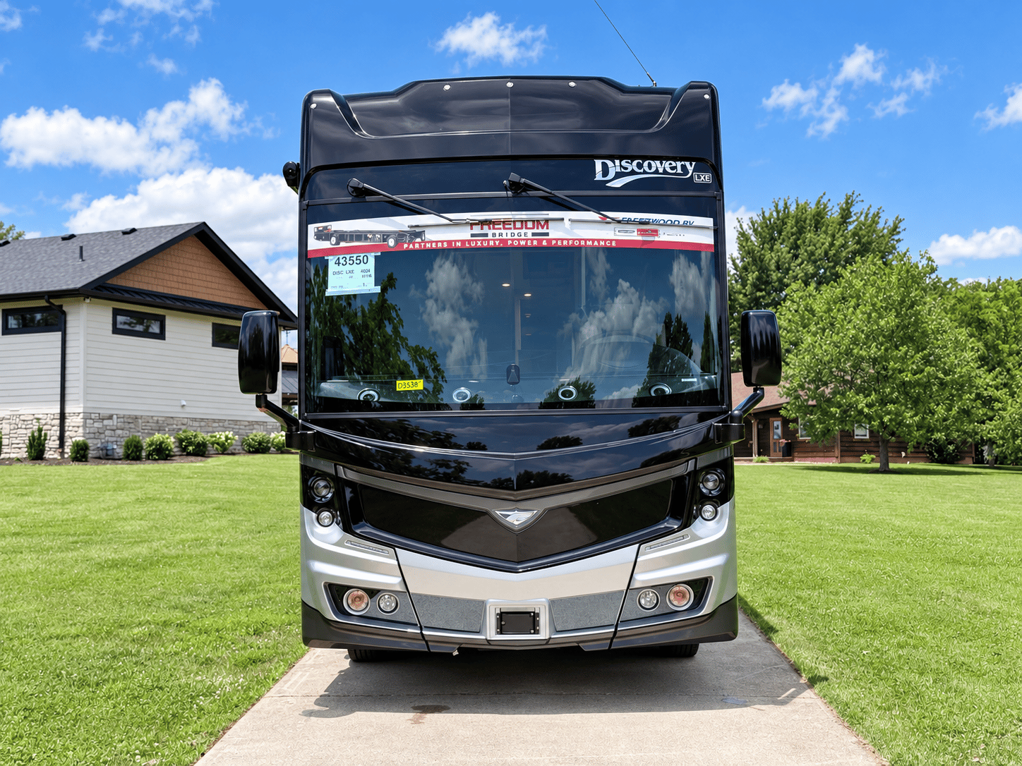 2027 Fleetwood 2027 Fleetwood Discovery LXE - thumbnail 7