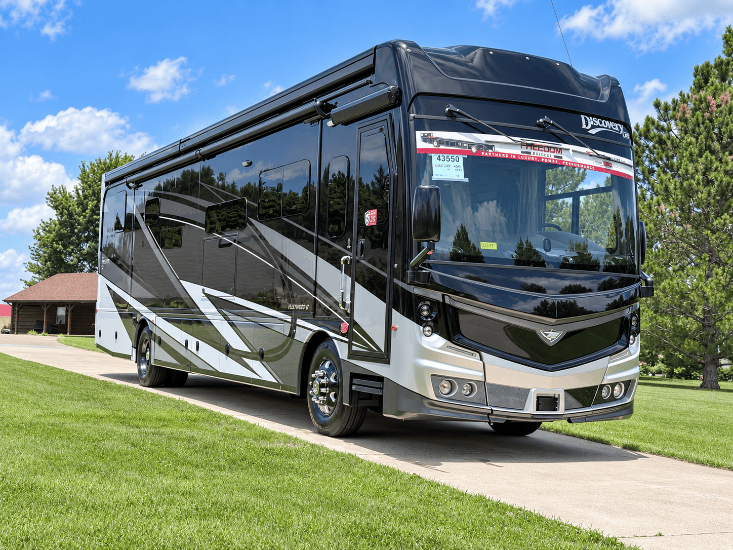 2027 Fleetwood 2027 Fleetwood Discovery LXE - thumbnail 8