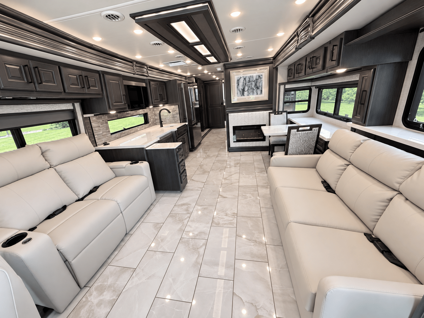2027 Fleetwood 2027 Fleetwood Discovery LXE - thumbnail 9