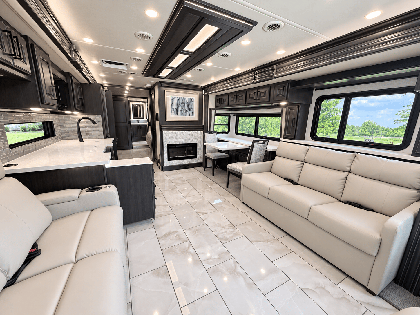 2027 Fleetwood 2027 Fleetwood Discovery LXE - thumbnail 10