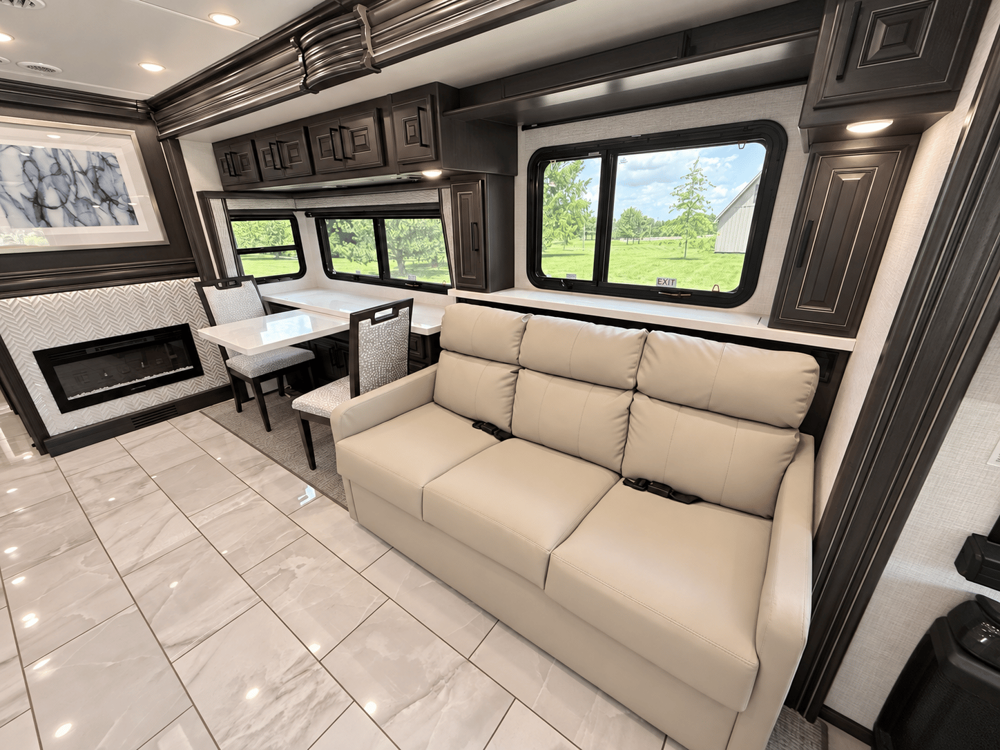 2027 Fleetwood 2027 Fleetwood Discovery LXE - thumbnail 11