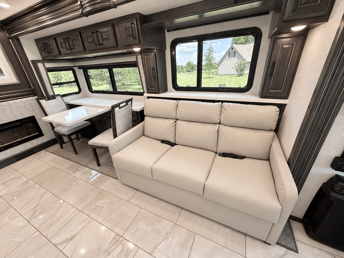 2027 Fleetwood 2027 Fleetwood Discovery LXE - thumbnail 13