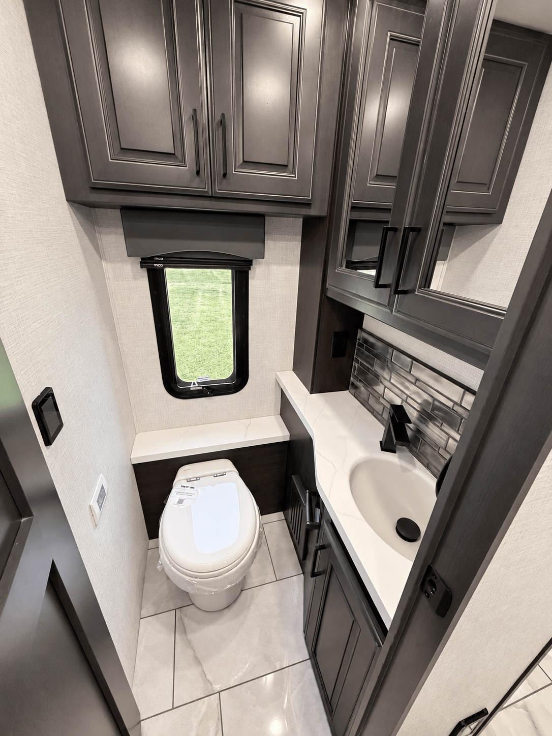 2027 Fleetwood 2027 Fleetwood Discovery LXE - thumbnail 23