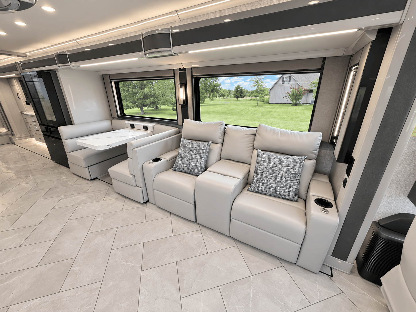 2027 American Coach 2027 American Coach American Eagle - thumbnail 13