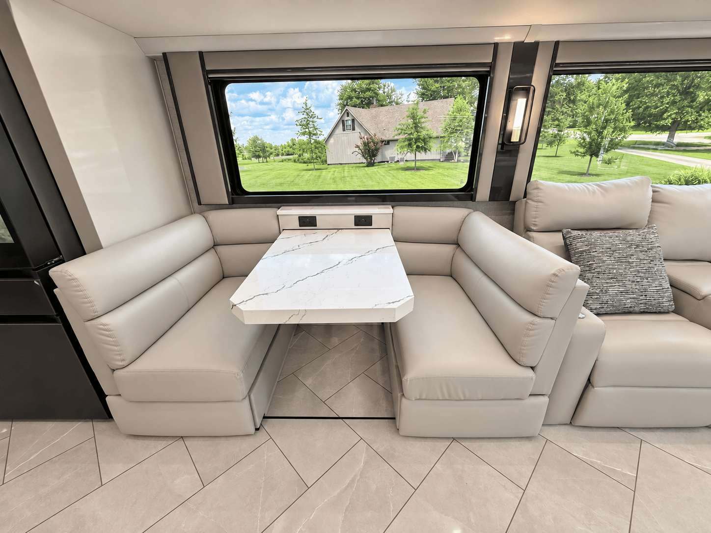 2027 American Coach 2027 American Coach American Eagle - thumbnail 16