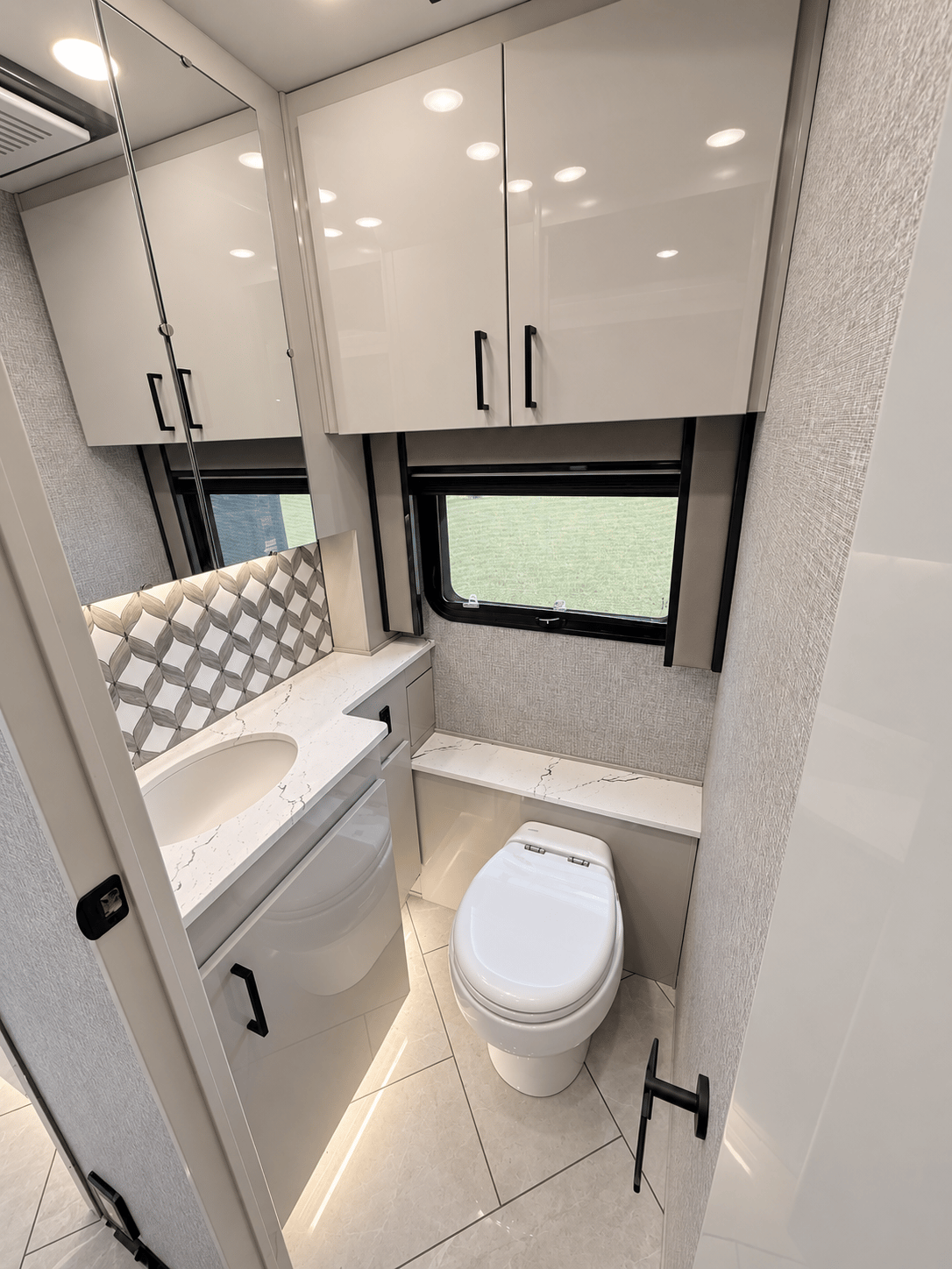2027 American Coach 2027 American Coach American Eagle - thumbnail 19