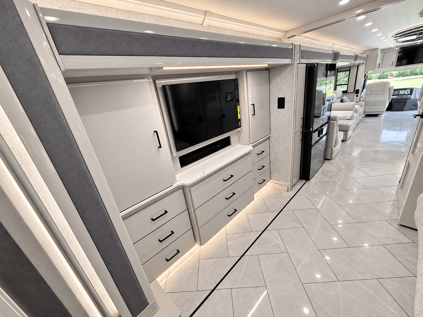 2027 American Coach 2027 American Coach American Eagle - thumbnail 21