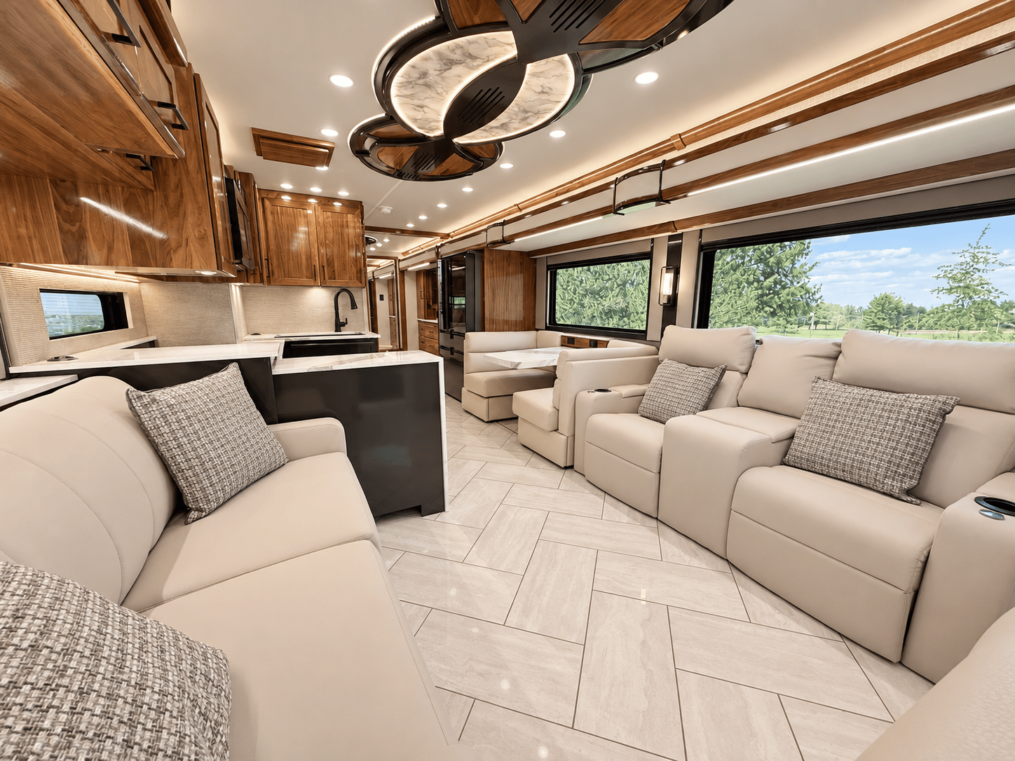 2027 American Coach 2027 American Coach American Eagle - thumbnail 13