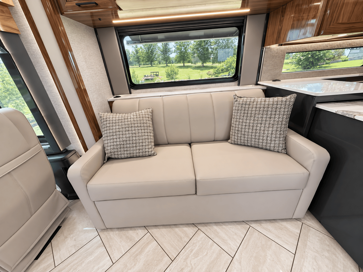 2027 American Coach 2027 American Coach American Eagle - thumbnail 17