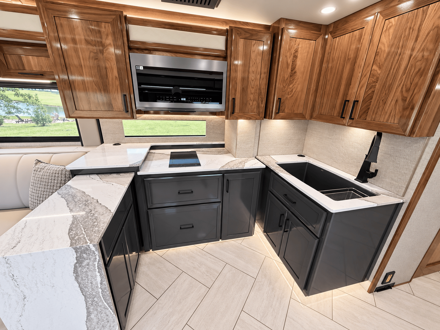 2027 American Coach 2027 American Coach American Eagle - thumbnail 18