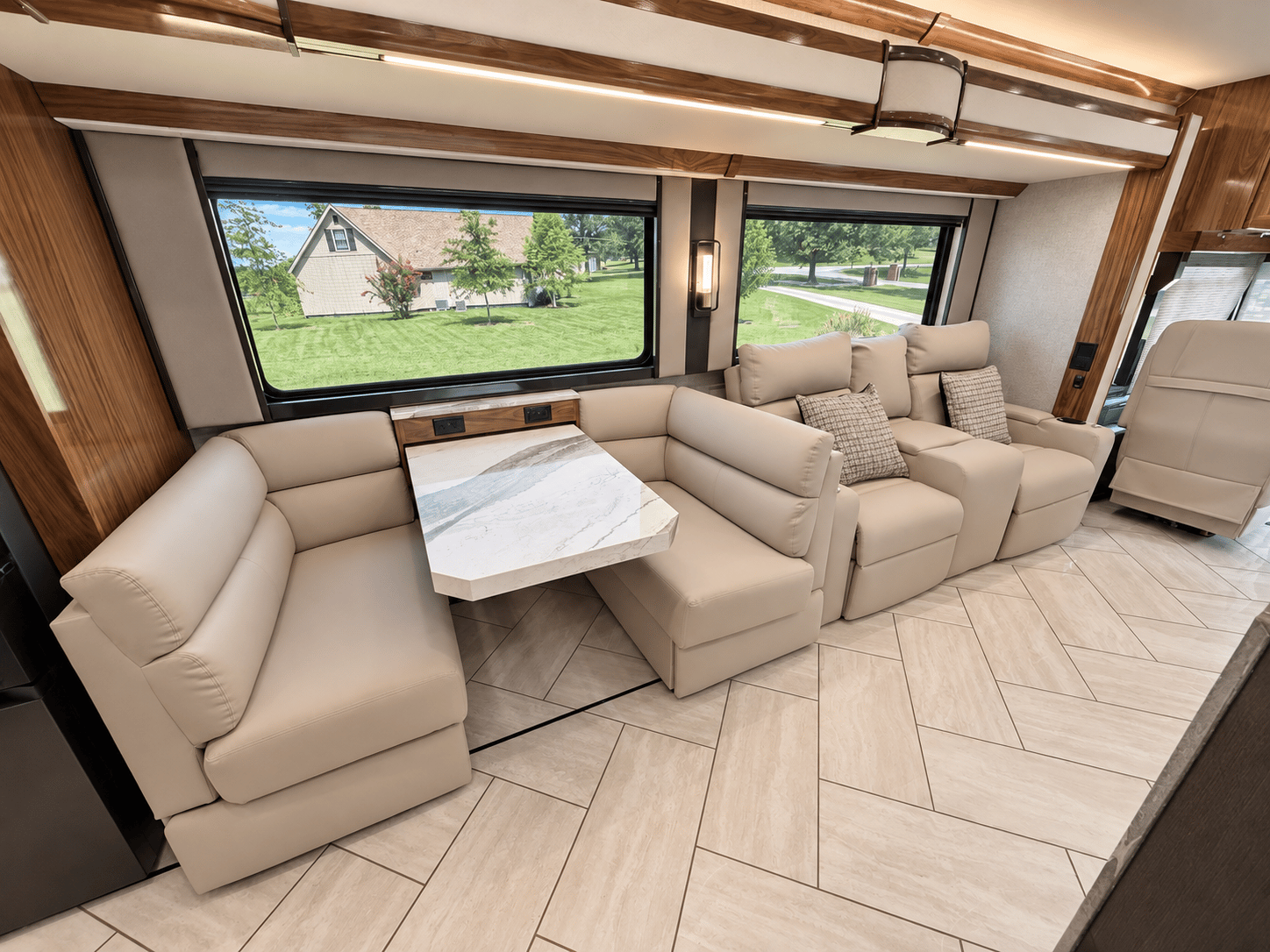 2027 American Coach 2027 American Coach American Eagle - thumbnail 20