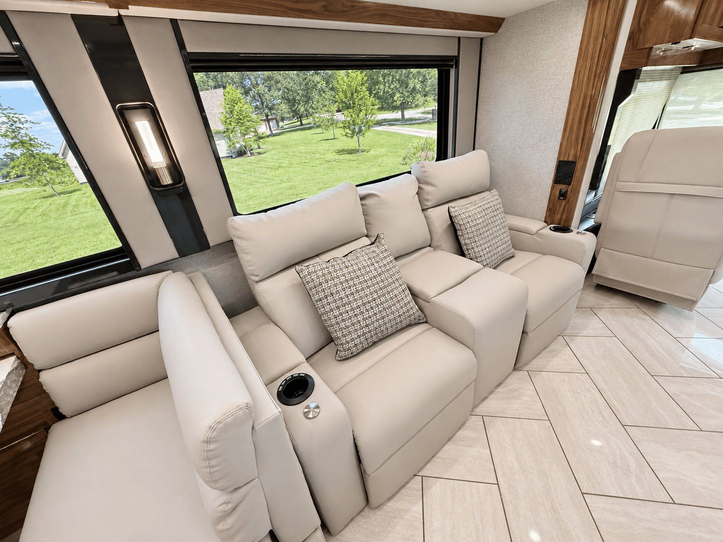 2027 American Coach 2027 American Coach American Eagle - thumbnail 22