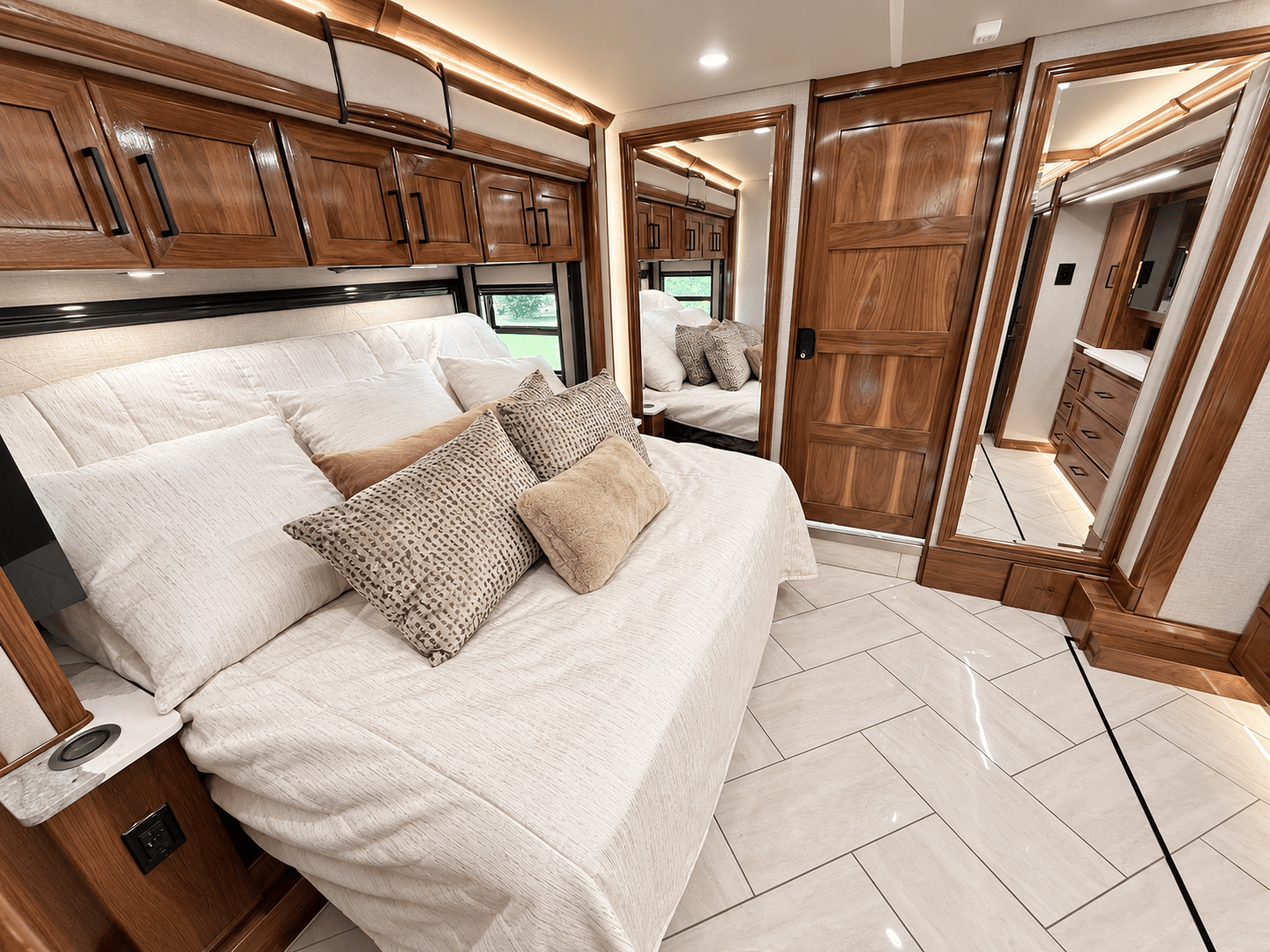 2027 American Coach 2027 American Coach American Eagle - thumbnail 32