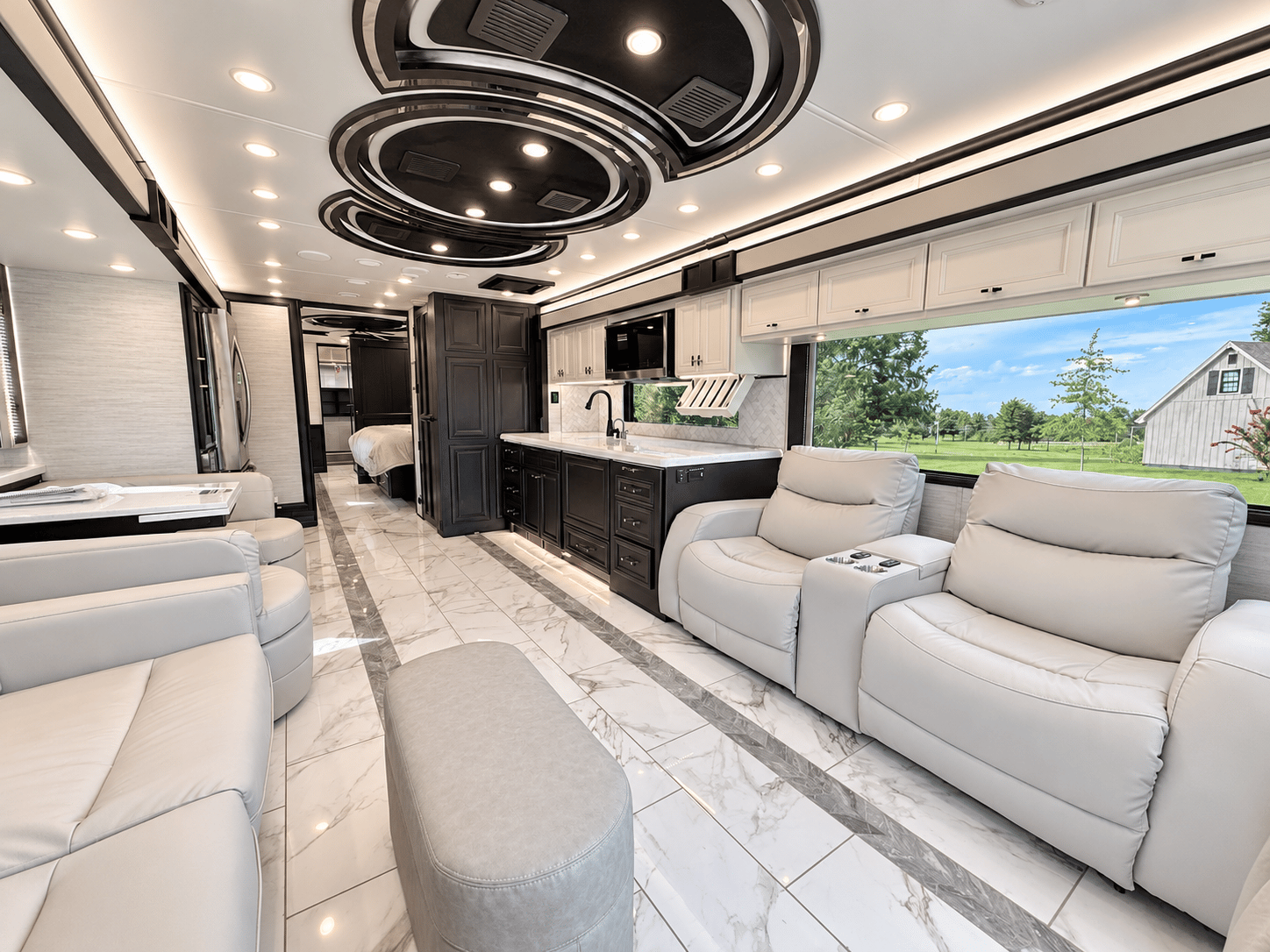 2027 Tiffin Motorhomes 2027 Tiffin Motorhomes Allegro Bus - thumbnail 11