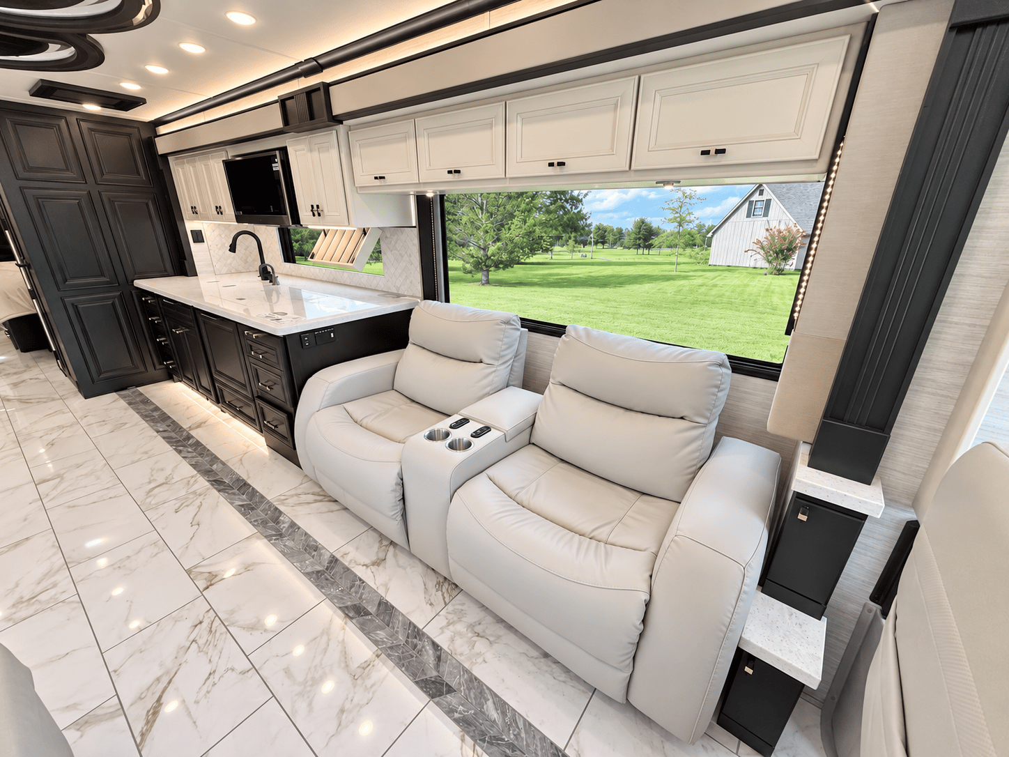 2027 Tiffin Motorhomes 2027 Tiffin Motorhomes Allegro Bus - thumbnail 14