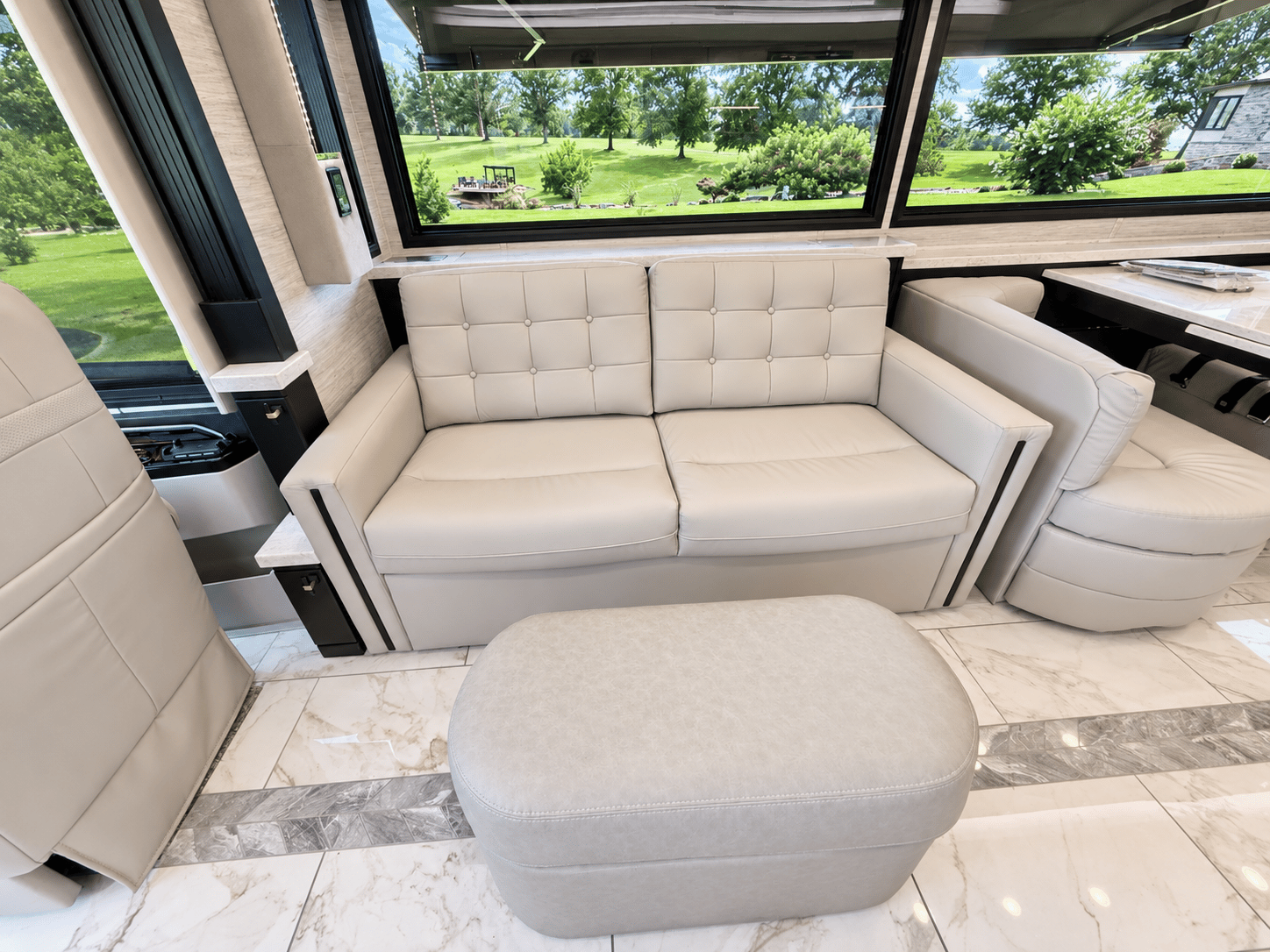 2027 Tiffin Motorhomes 2027 Tiffin Motorhomes Allegro Bus - thumbnail 16