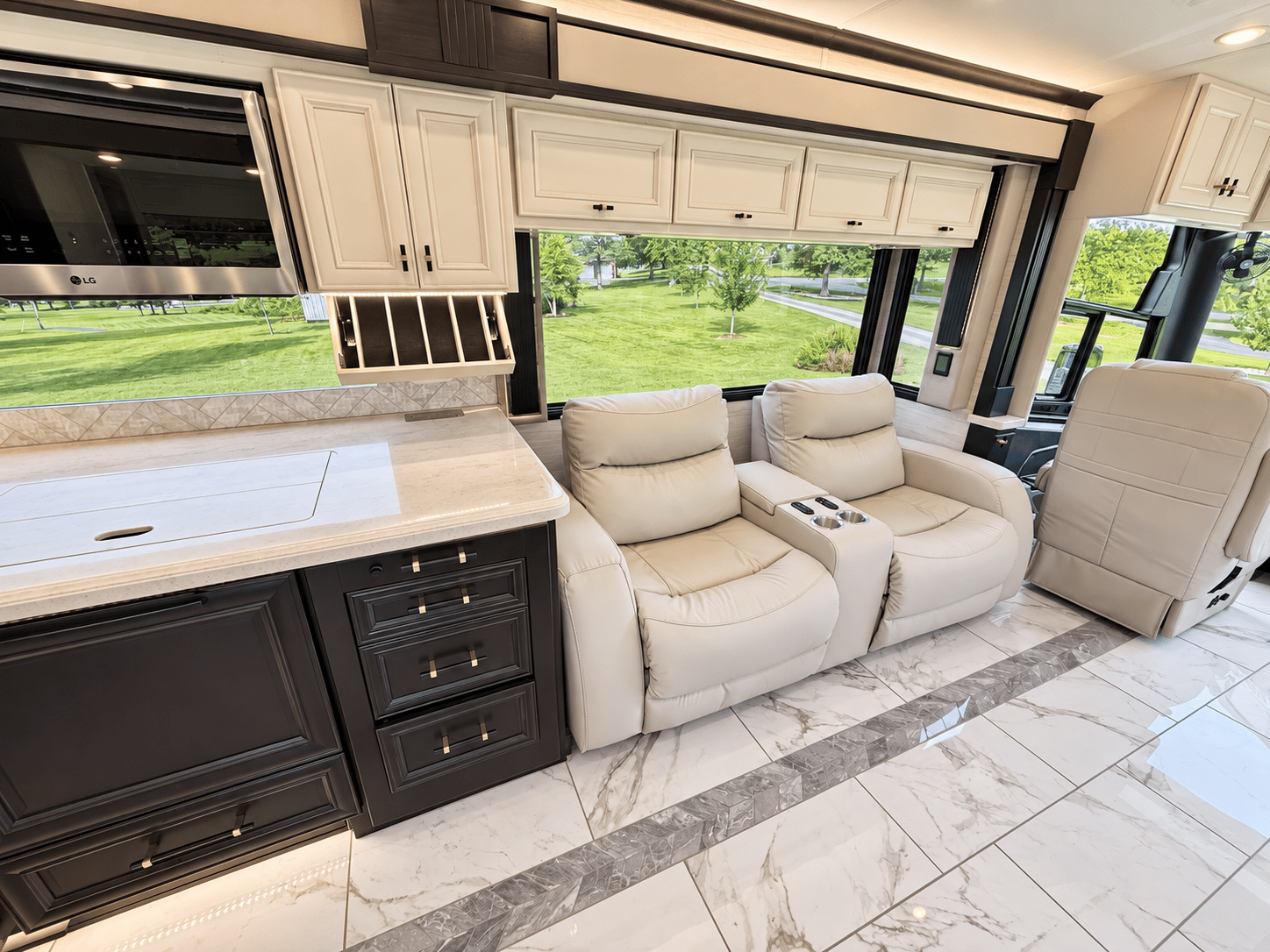 2027 Tiffin Motorhomes 2027 Tiffin Motorhomes Allegro Bus - thumbnail 19