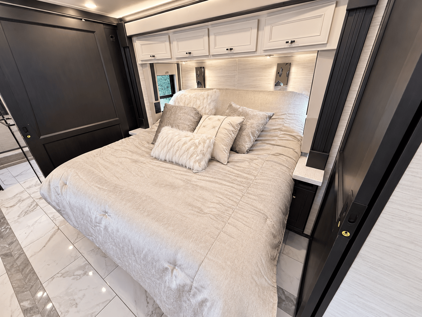 2027 Tiffin Motorhomes 2027 Tiffin Motorhomes Allegro Bus - thumbnail 31