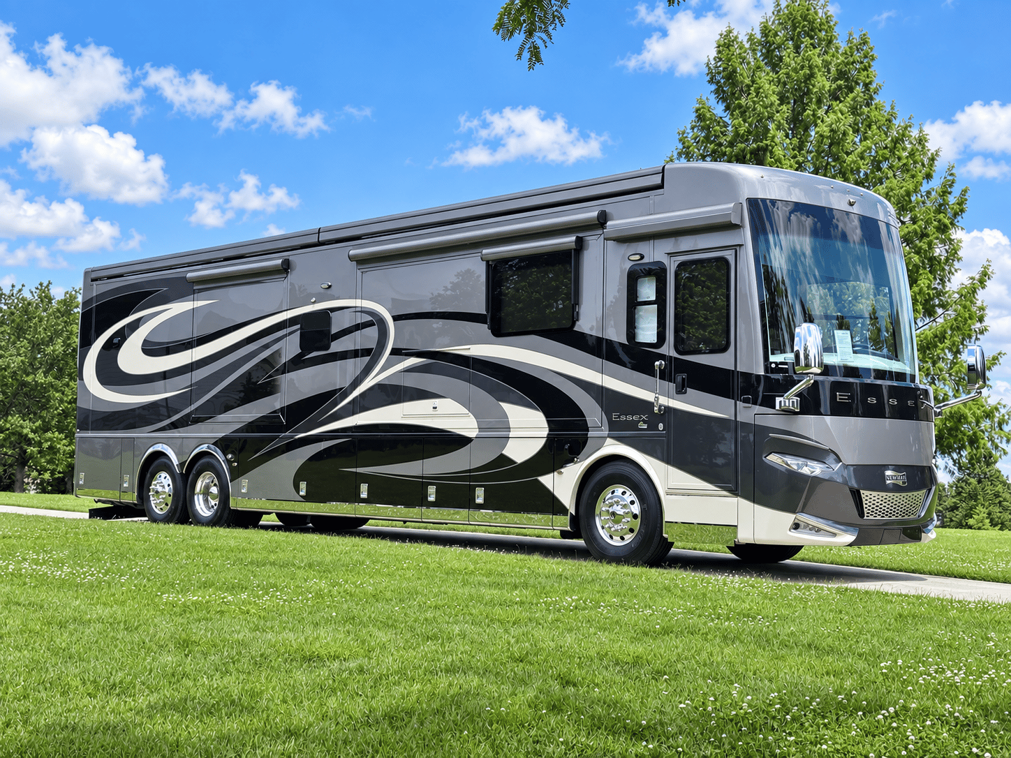 2019 Newmar Essex 4543