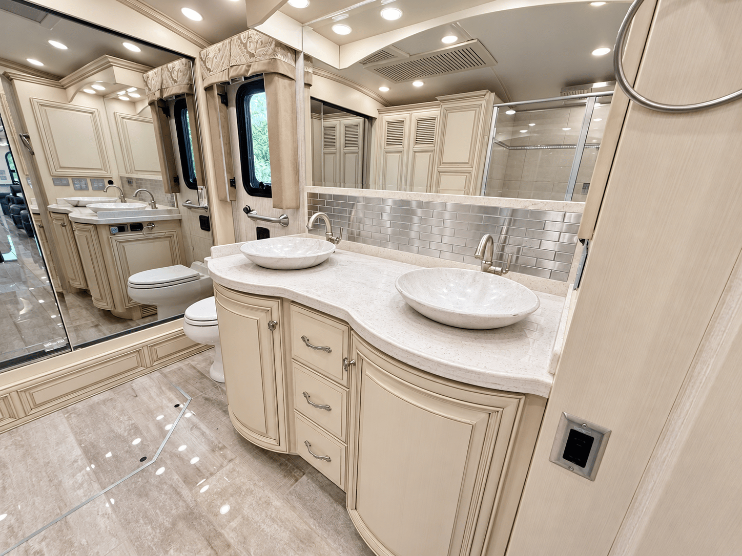 2019 Newmar 2019 Newmar Essex - thumbnail 39