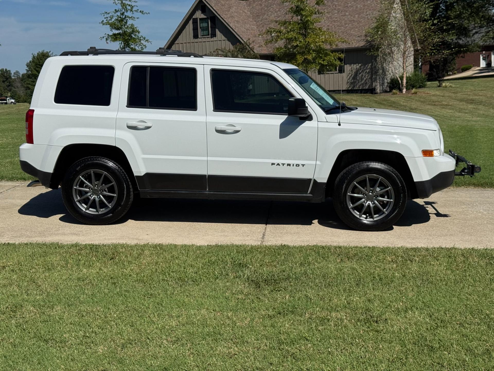 2016 Jeep  2016 Jeep  Patriot - thumbnail 2
