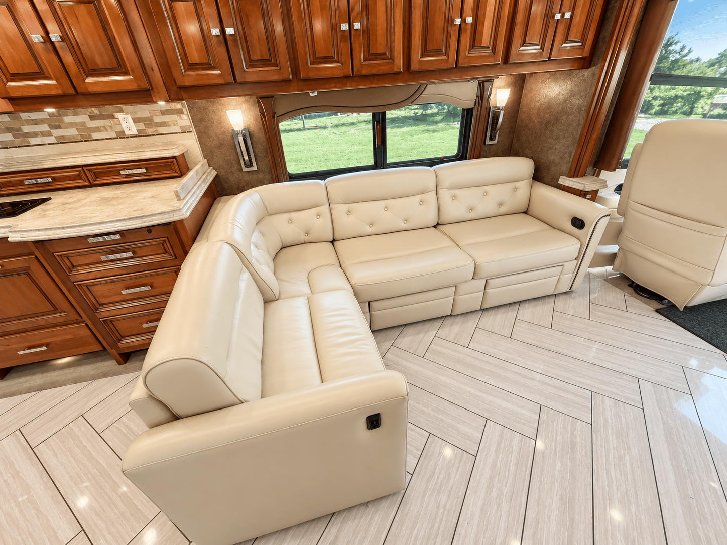 2014 Tiffin Motor Homes 2014 Tiffin Motor Homes Allegro Bus - thumbnail 15