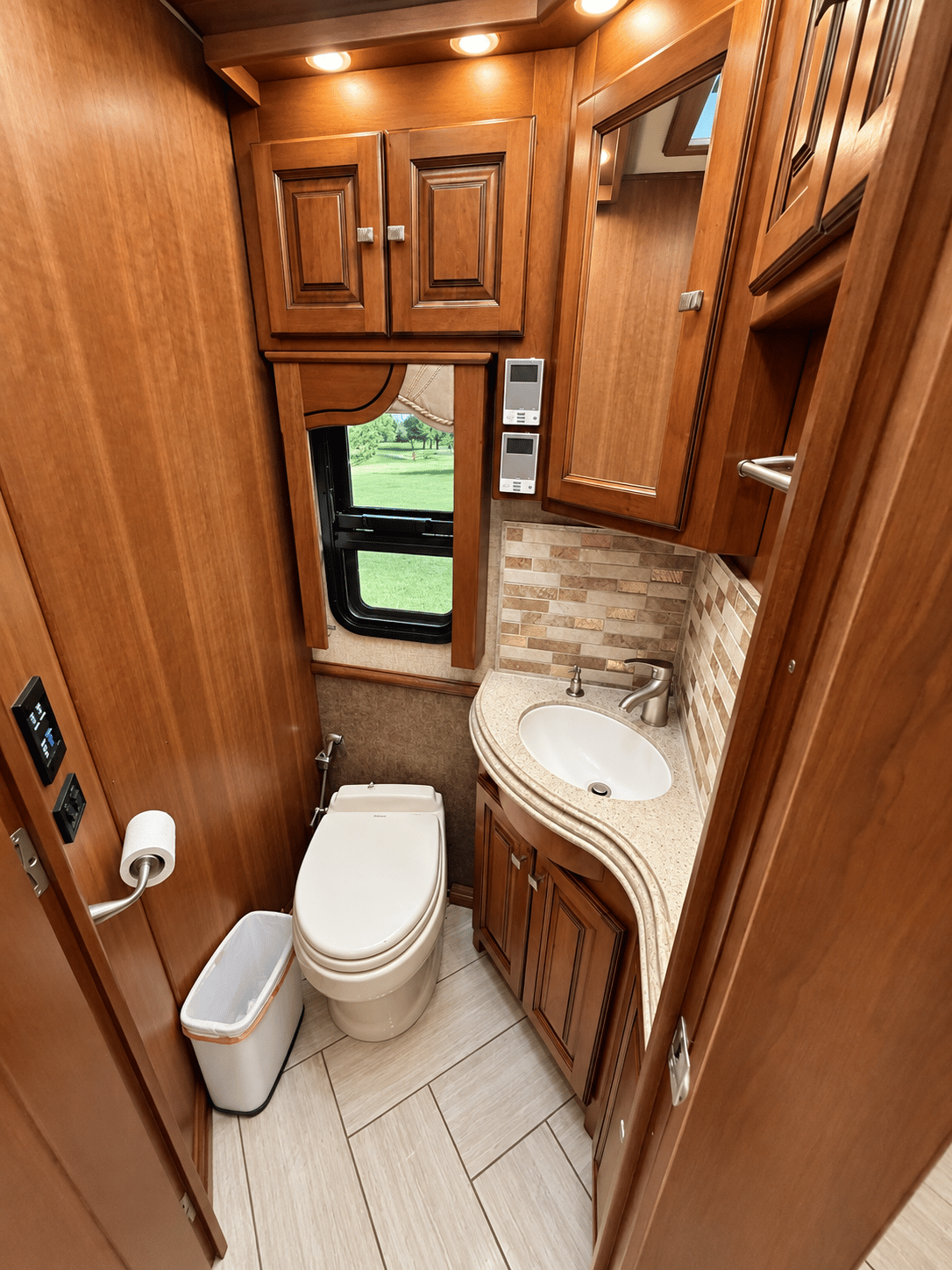 2014 Tiffin Motor Homes 2014 Tiffin Motor Homes Allegro Bus - thumbnail 26