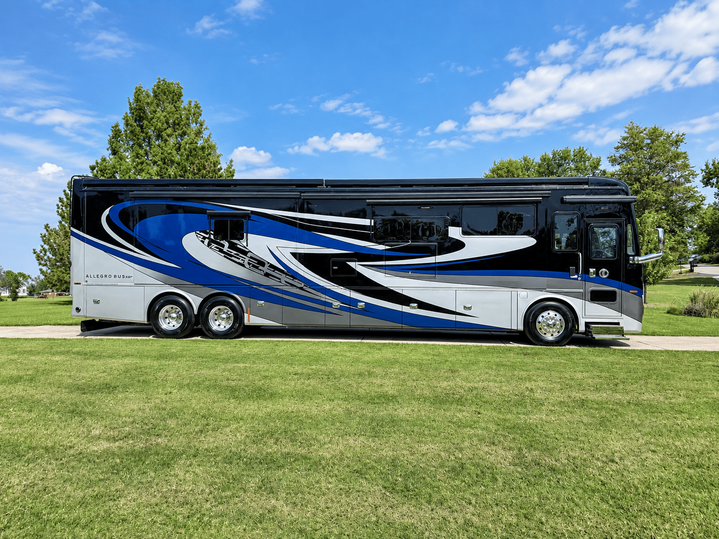 2020 Tiffin Motorhomes 2020 Tiffin Motorhomes Allegro Bus - thumbnail 2