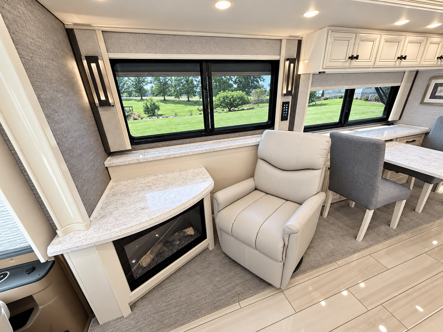 2020 Tiffin Motorhomes 2020 Tiffin Motorhomes Allegro Bus - thumbnail 19