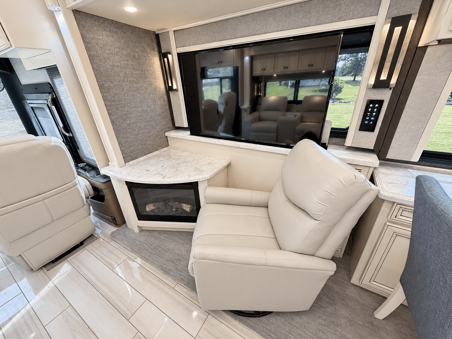 2020 Tiffin Motorhomes 2020 Tiffin Motorhomes Allegro Bus - thumbnail 22