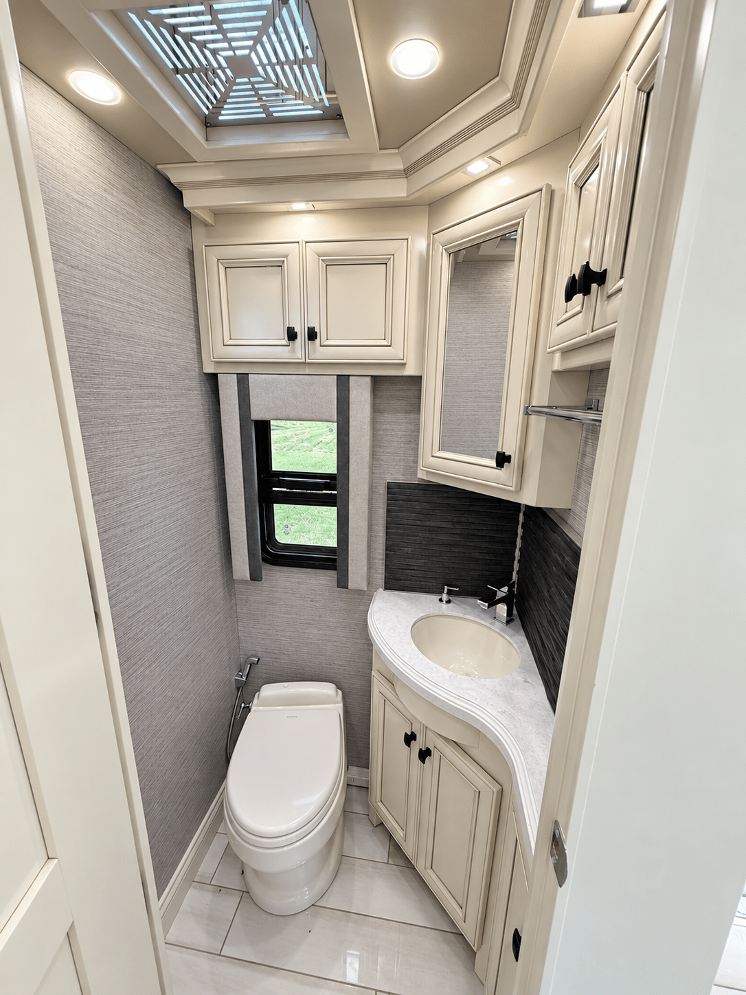 2020 Tiffin Motorhomes 2020 Tiffin Motorhomes Allegro Bus - thumbnail 33