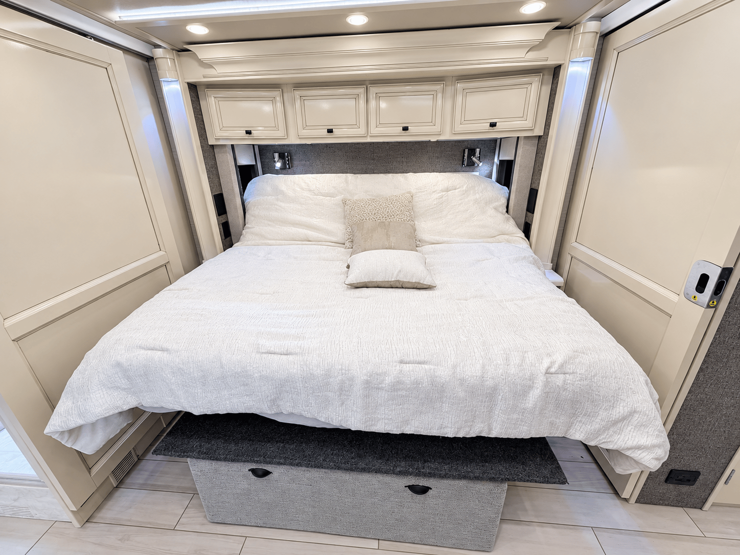 2020 Tiffin Motorhomes 2020 Tiffin Motorhomes Allegro Bus - thumbnail 37