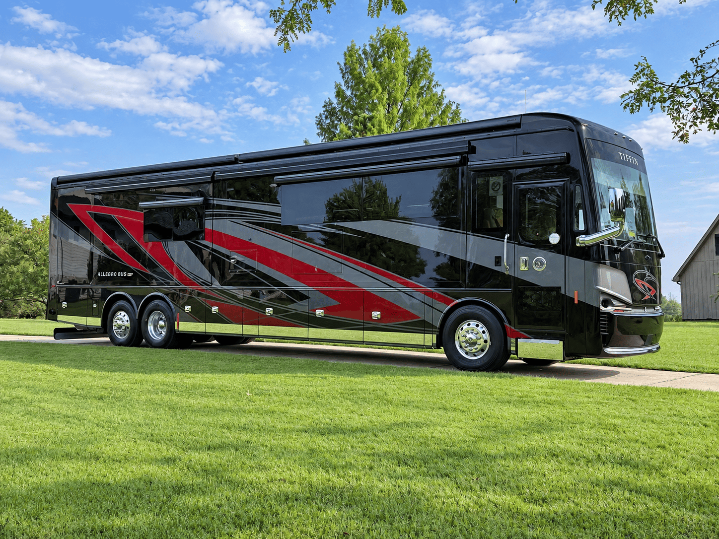 2027 Tiffin Motorhomes 2027 Tiffin Motorhomes ALLEGRO BUS - thumbnail 2